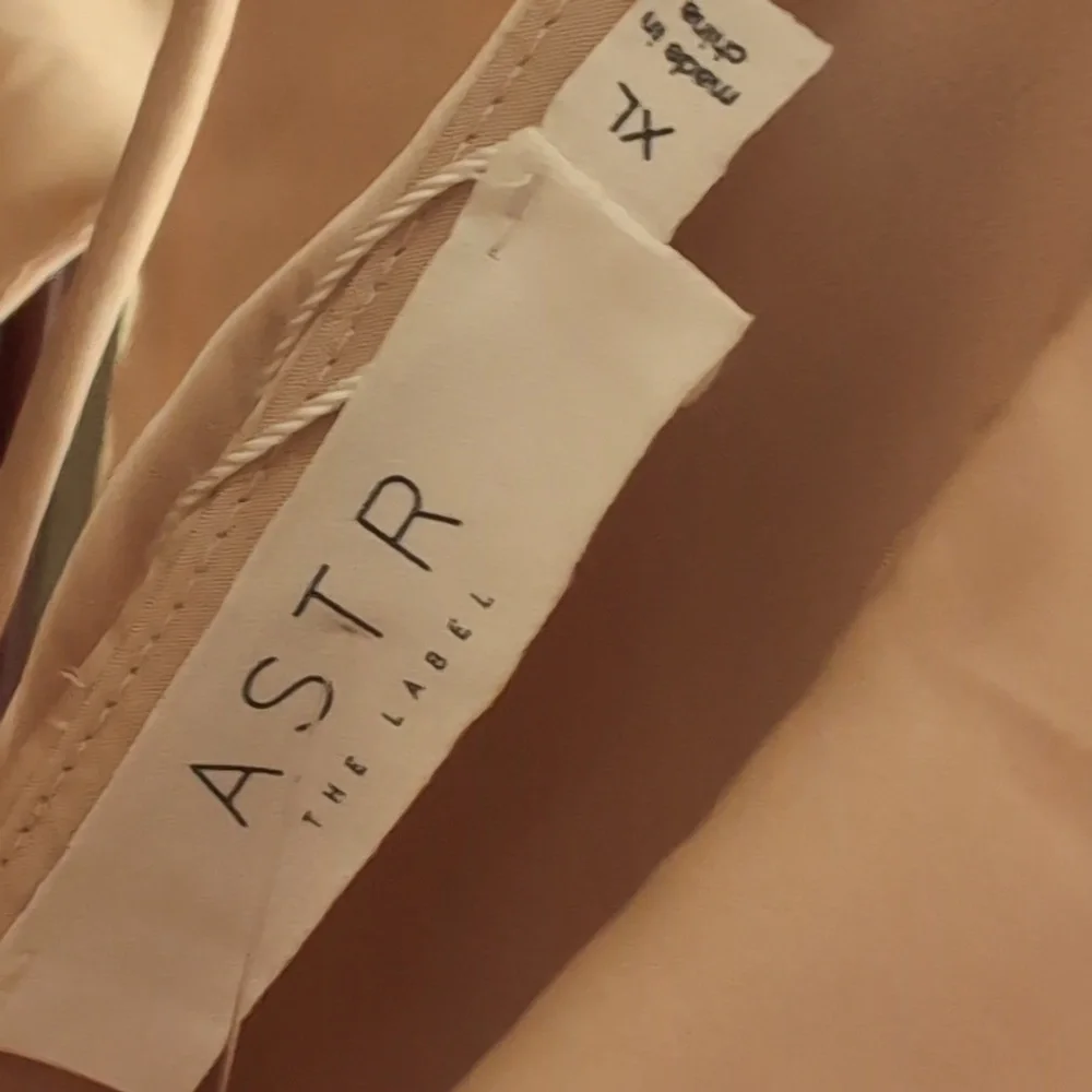NWT Astr The Label Beige Wilshire Ruffle Open‎ Back Satin Midi Dress Size XL